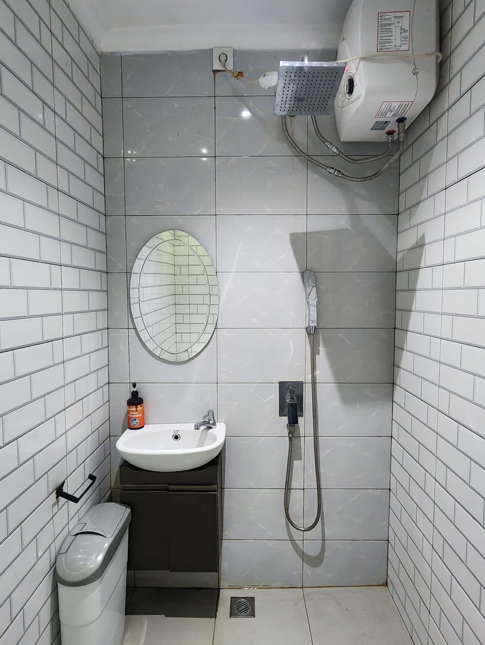 Shower, towels, soap, shampoo