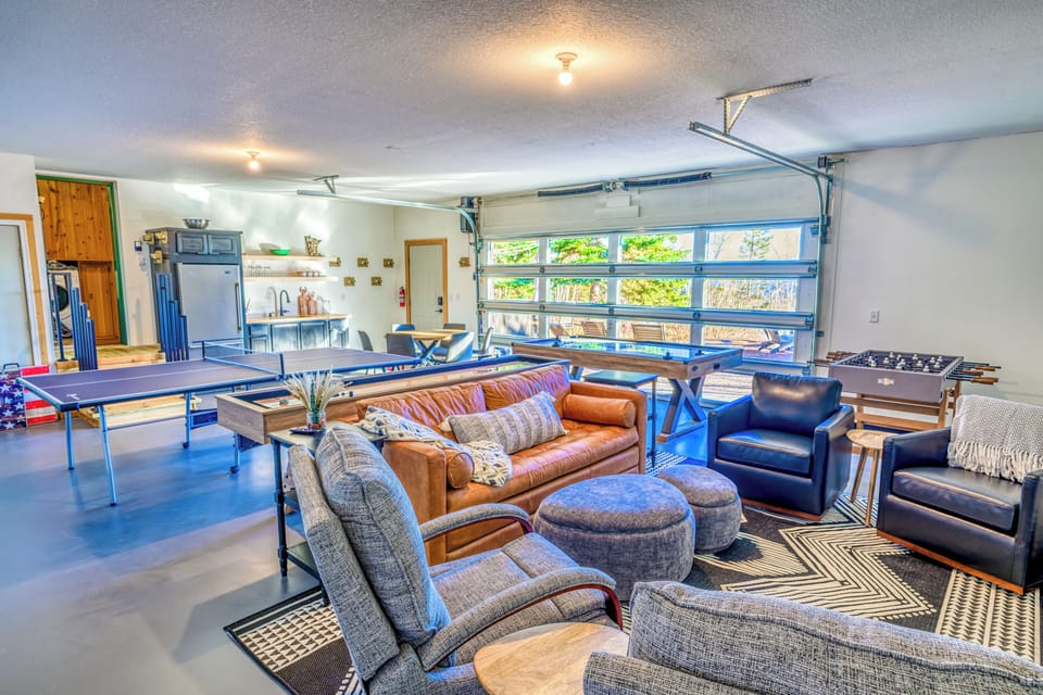 Keep the snacks coming without leaving the fun. Popcorn bar and kitchenette.
