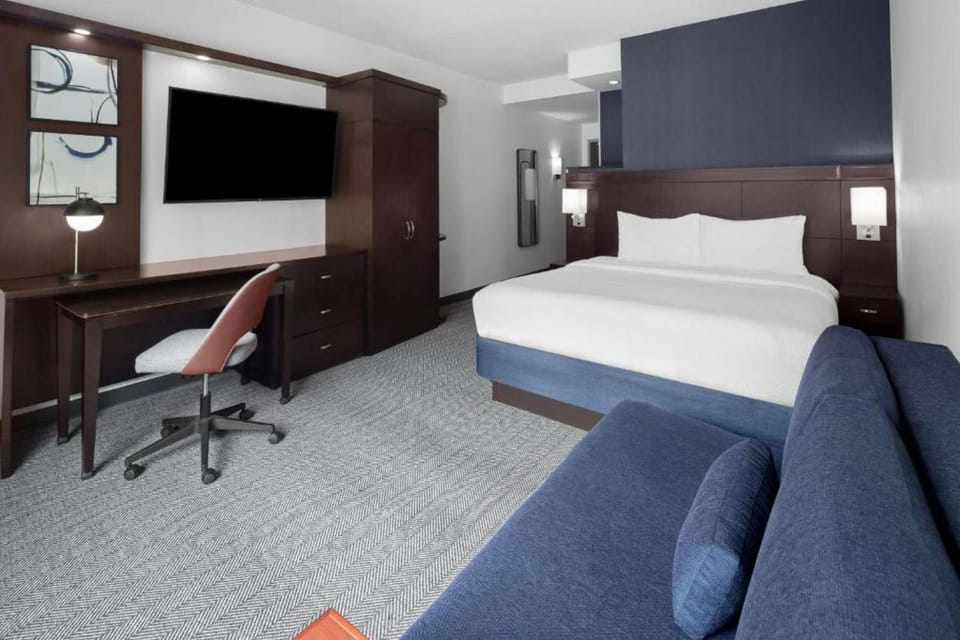 3. King Room with Sofa Bed