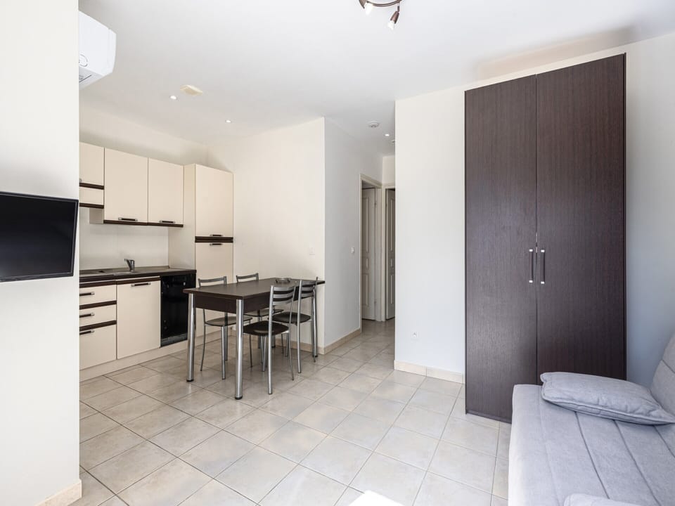 Apartment | Dining