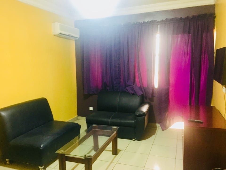 4 bedrooms, in-room safe, desk, laptop workspace