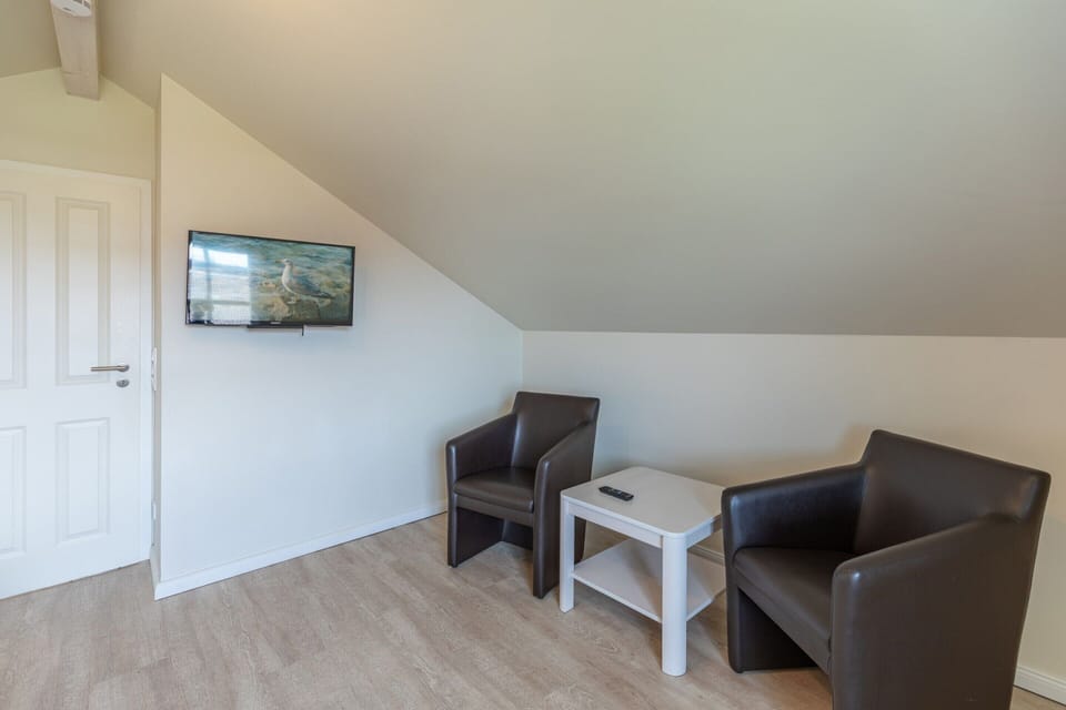 House | 4 bedrooms, individually furnished, iron/ironing board