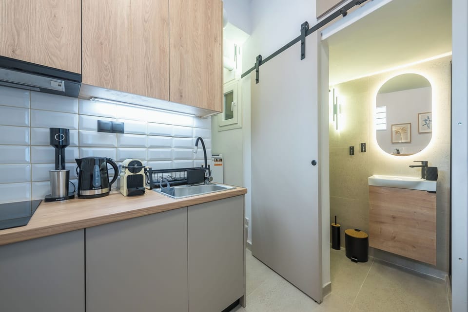 Apartment, Balcony, City View | Interior