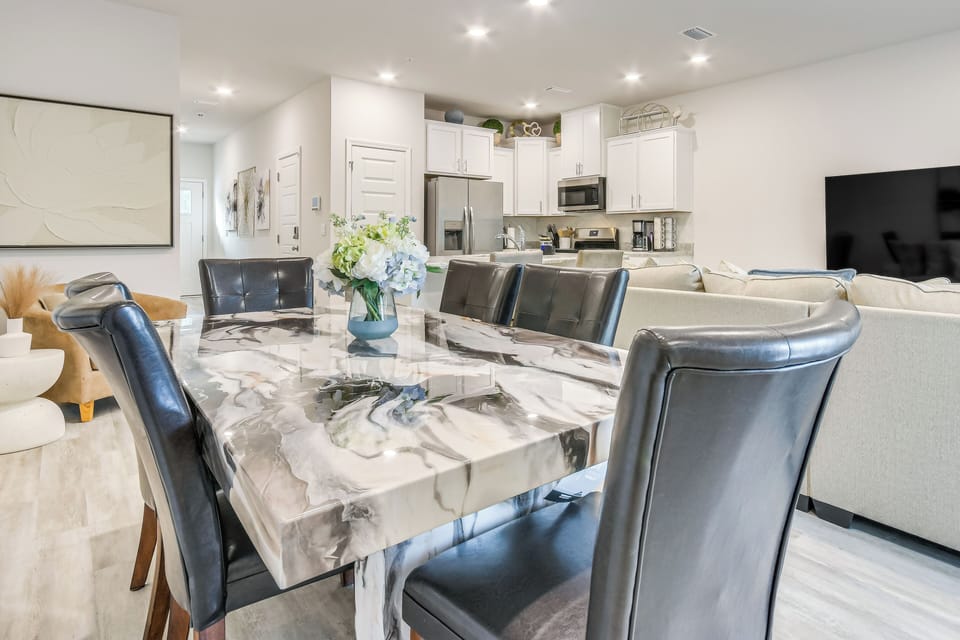Apartment (3 Bedrooms) | Front of property
