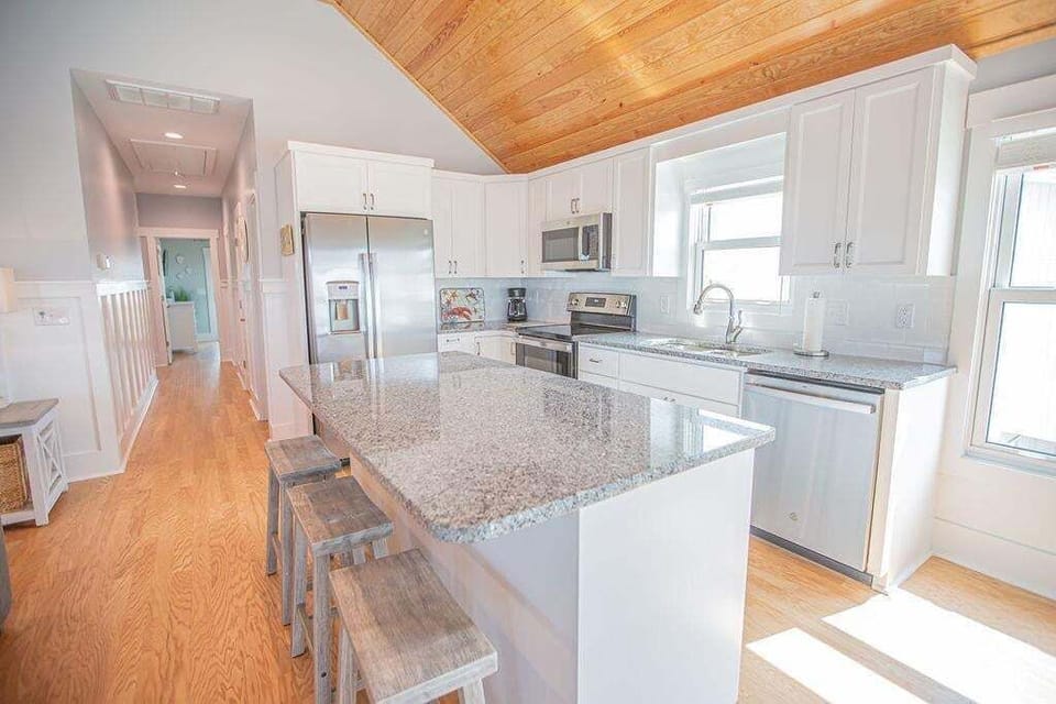 House, 3 Bedrooms | Private kitchen | Fridge, oven, coffee/tea maker, toaster
