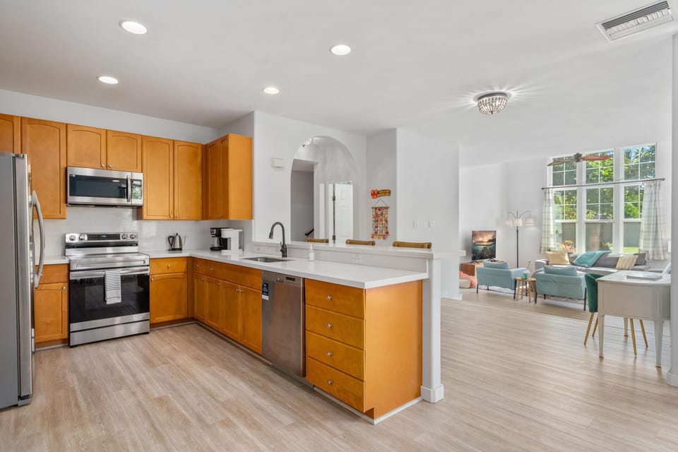 Condo, 3 Bedrooms | Private kitchen | Coffee/tea maker, fridge, oven, toaster