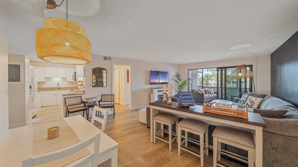 Condo, 2 Bedrooms | Living area | Smart TV