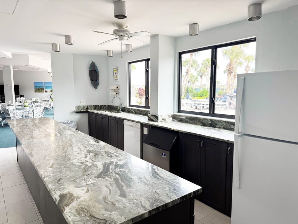 Condo, 2 Bedrooms | Private kitchen | Fridge, oven, coffee/tea maker, toaster