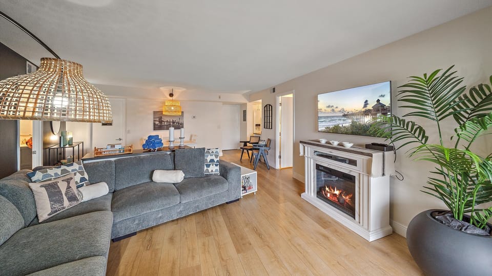 Condo, 2 Bedrooms | Living area | Smart TV