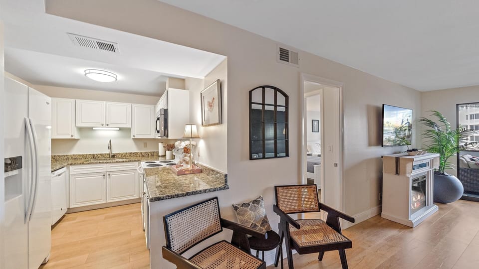 Condo, 2 Bedrooms | Private kitchen | Fridge, oven, coffee/tea maker, toaster