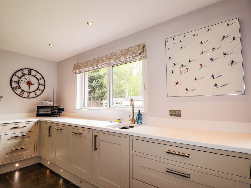 Cottage | Private kitchen | Fridge, dishwasher, toaster, cookware/dishes/utensils
