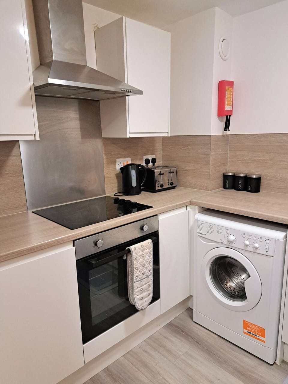 Basic Apartment | Private kitchen | Fridge, microwave, oven, stovetop