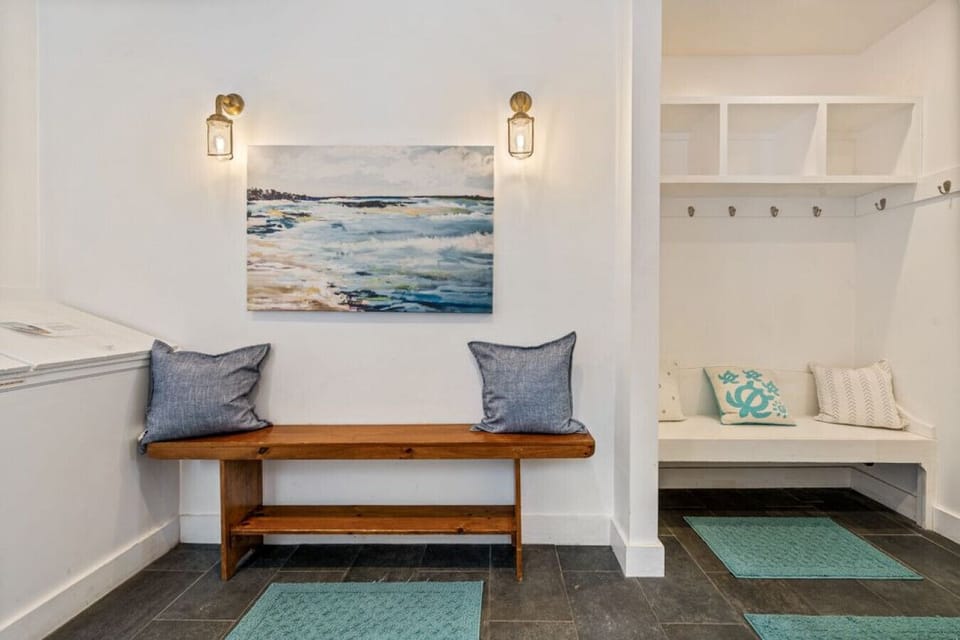 Entryway seating