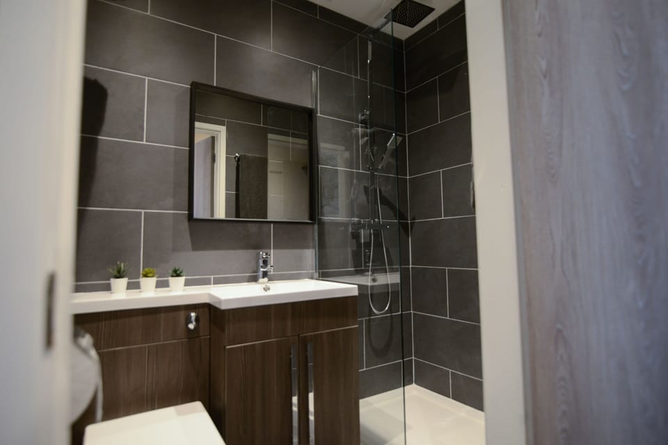 Suite, Private Bathroom | Bathroom | Shower, free toiletries, hair dryer, towels