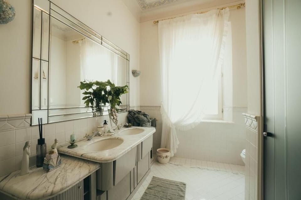 Suite Seta | Bathroom | Bathrobes, slippers, bidet
