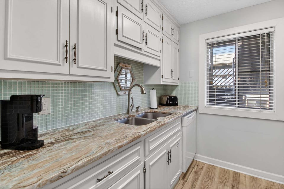 Indoors, Sink, Sink Faucet, Home Decor, Kitchen