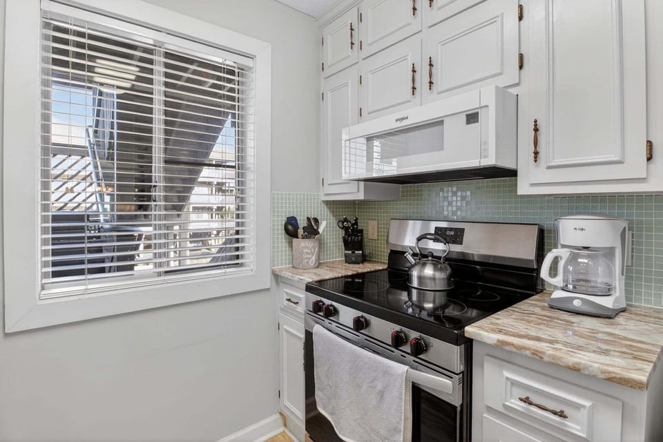 Indoors, Kitchen, Home Decor, Appliance, Microwave