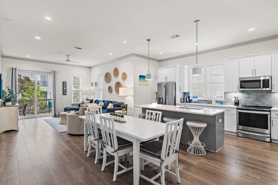 Dining area to kitchen view