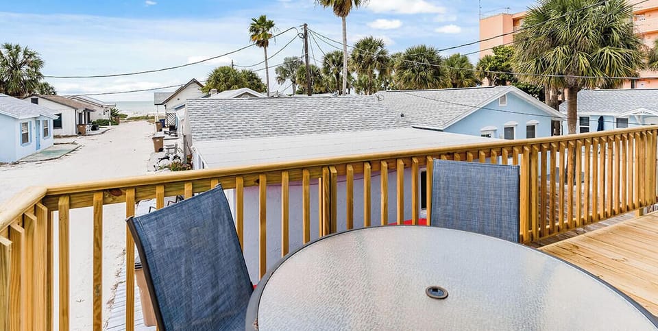 2025-12-15 (960 Gulf Blvd #6) (8)_NEW FLAG