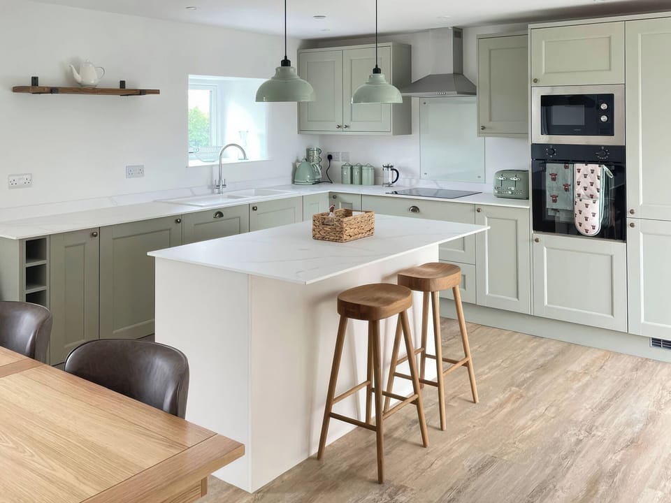 Cottage | Private kitchen | Fridge, microwave, dishwasher, toaster