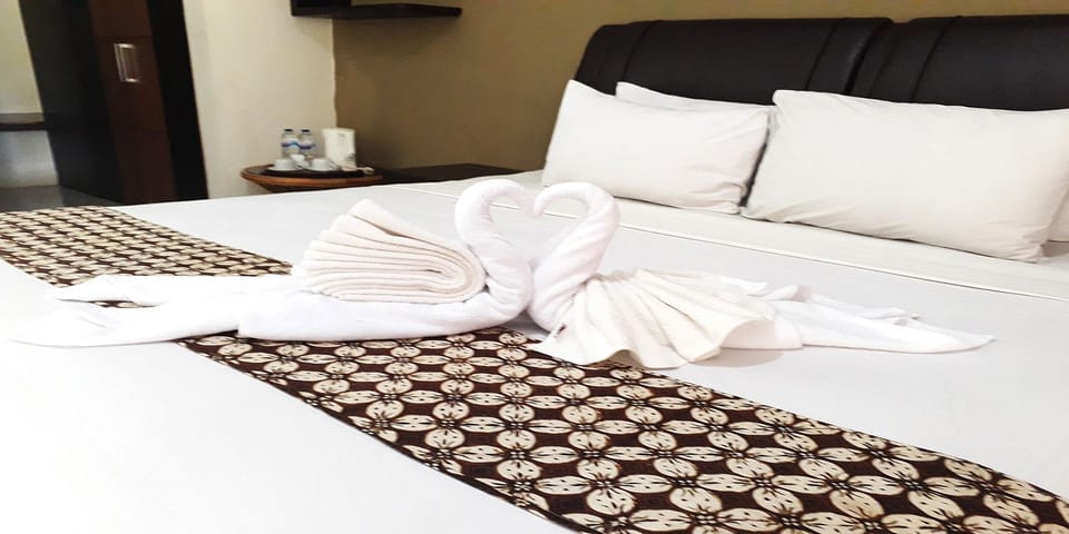 Superior Cottage | Premium bedding, in-room safe, desk, blackout drapes