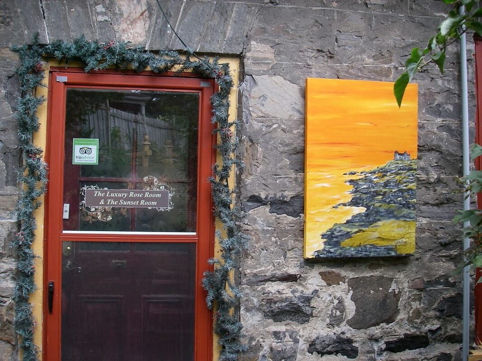 The entrance to the middle level of the house for the Rose and Paris suites 