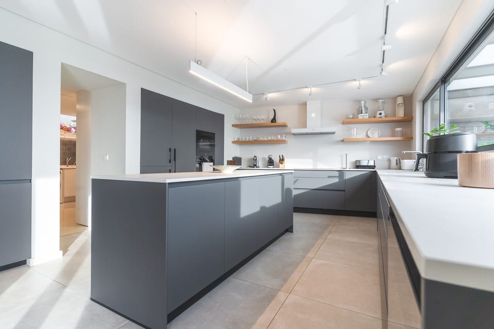 House | 3 bedrooms, desk