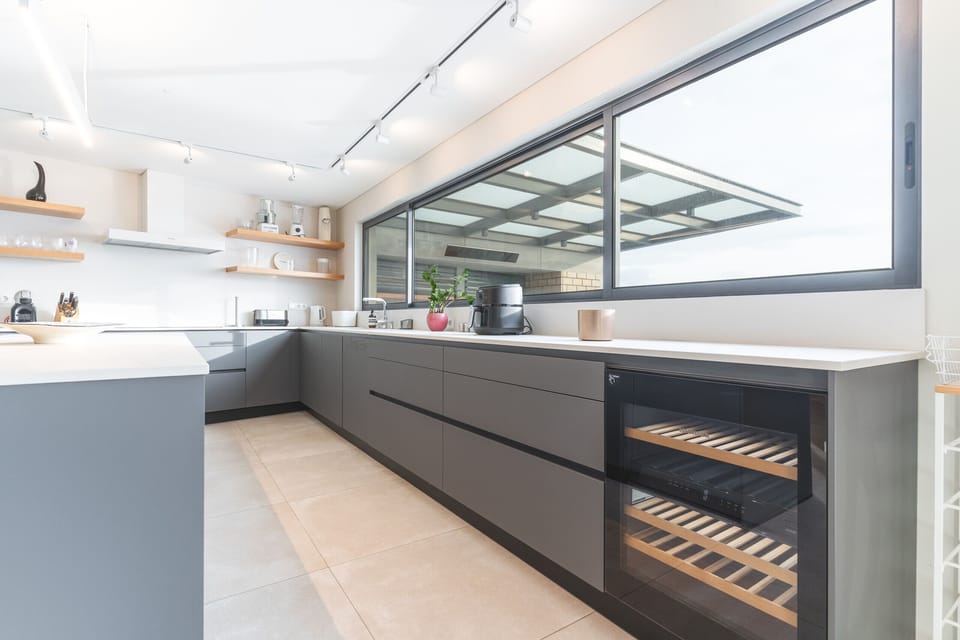 House | 3 bedrooms, desk
