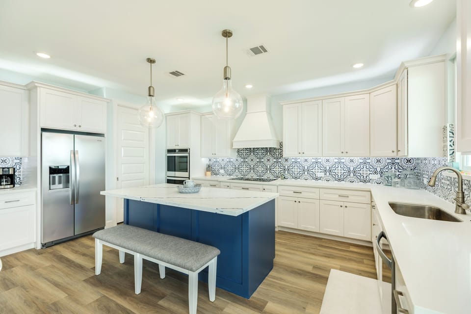 Spacious, fully equipped kitchen