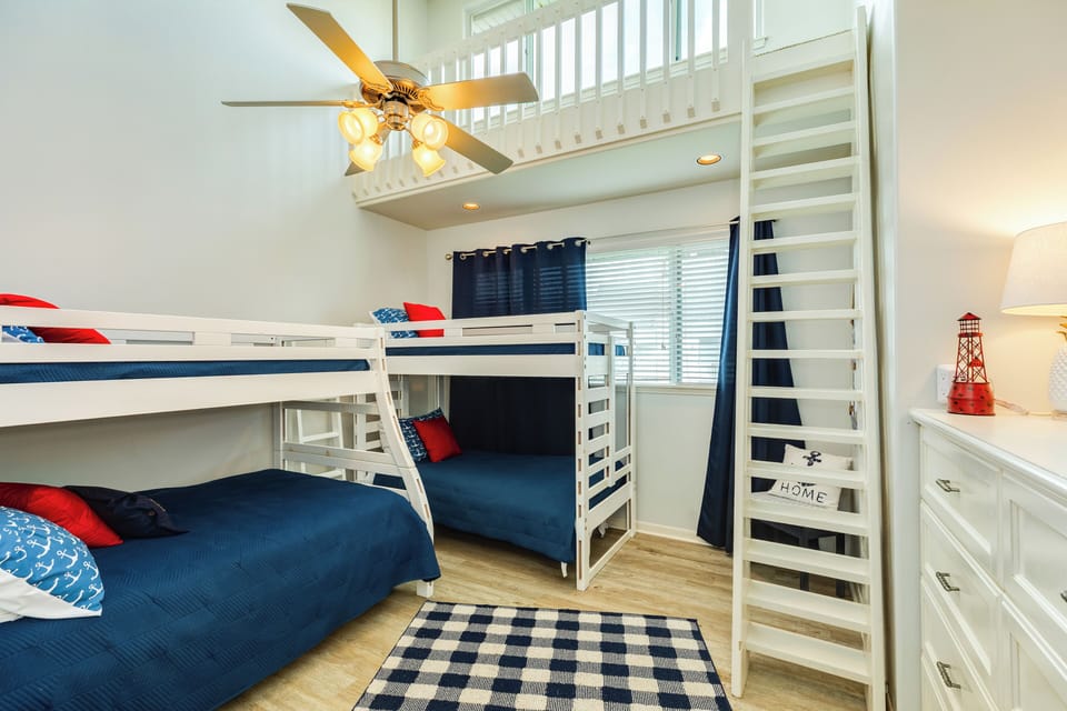 Bedroom 4 - Queen Pyramid Bunk + Trundle and Twin Bunk