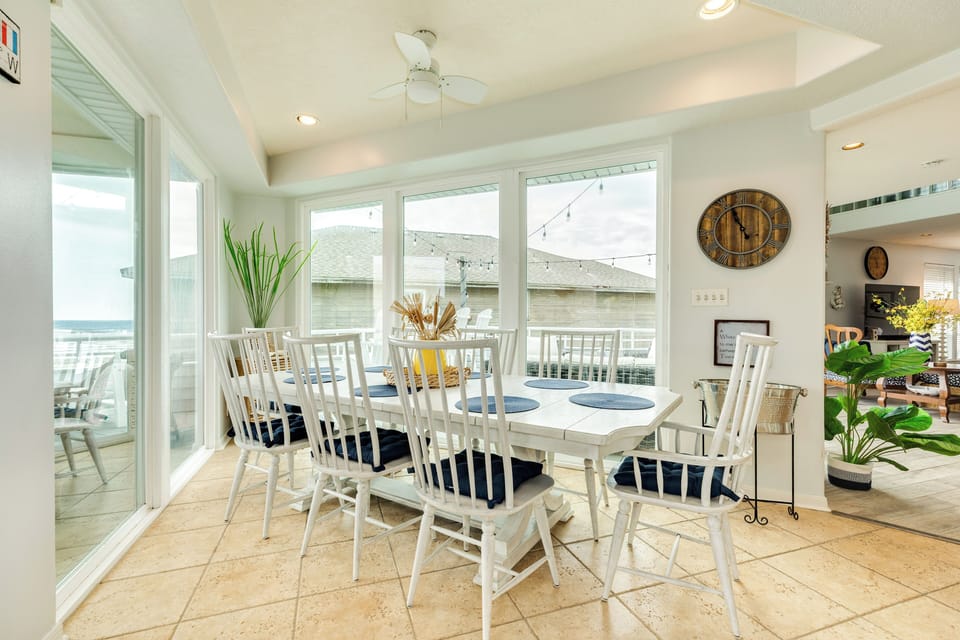 Comfortably sit up to 8 at the dining table