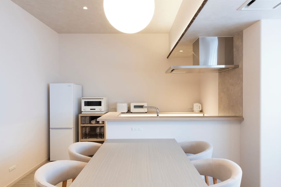 Deluxe Condo | In-room safe, laptop workspace, iron/ironing board, WiFi (free)