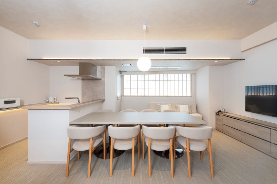 Deluxe Condo | In-room safe, laptop workspace, iron/ironing board, WiFi (free)