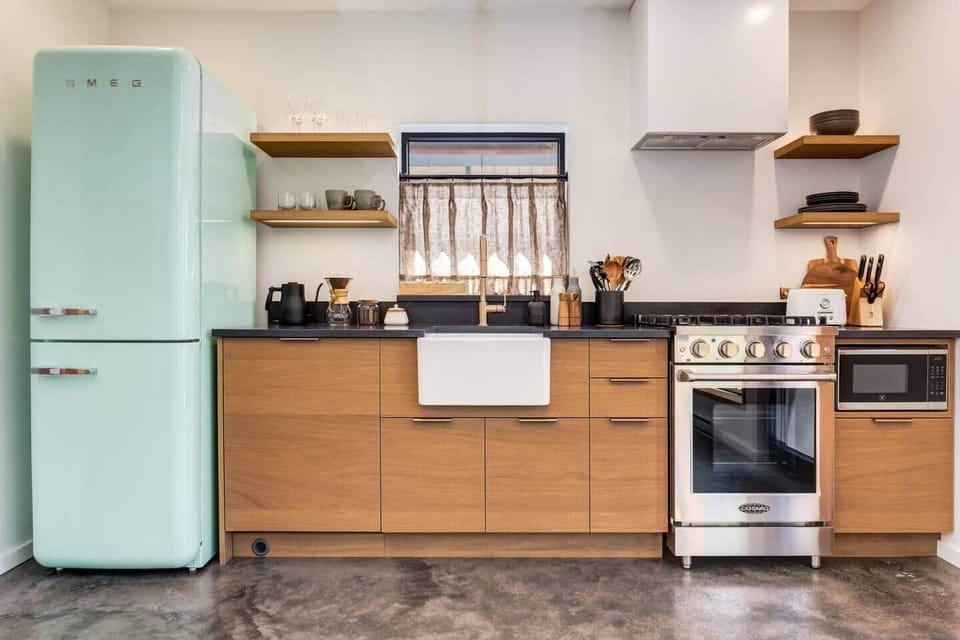 Full kitchen