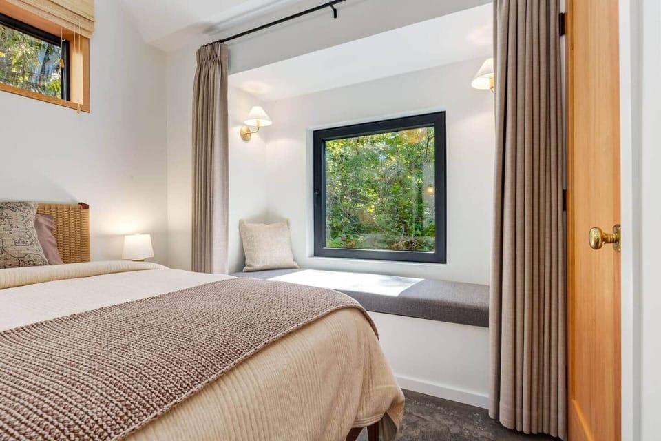 Bedroom bench seat