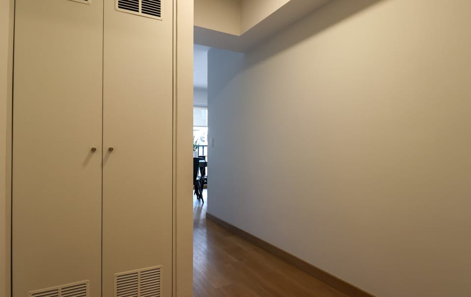 Spacious, contemporary-style hallway