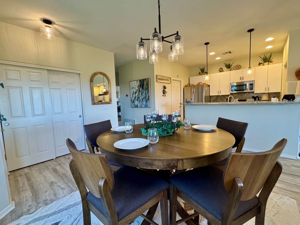Brand new furnishings throughout!