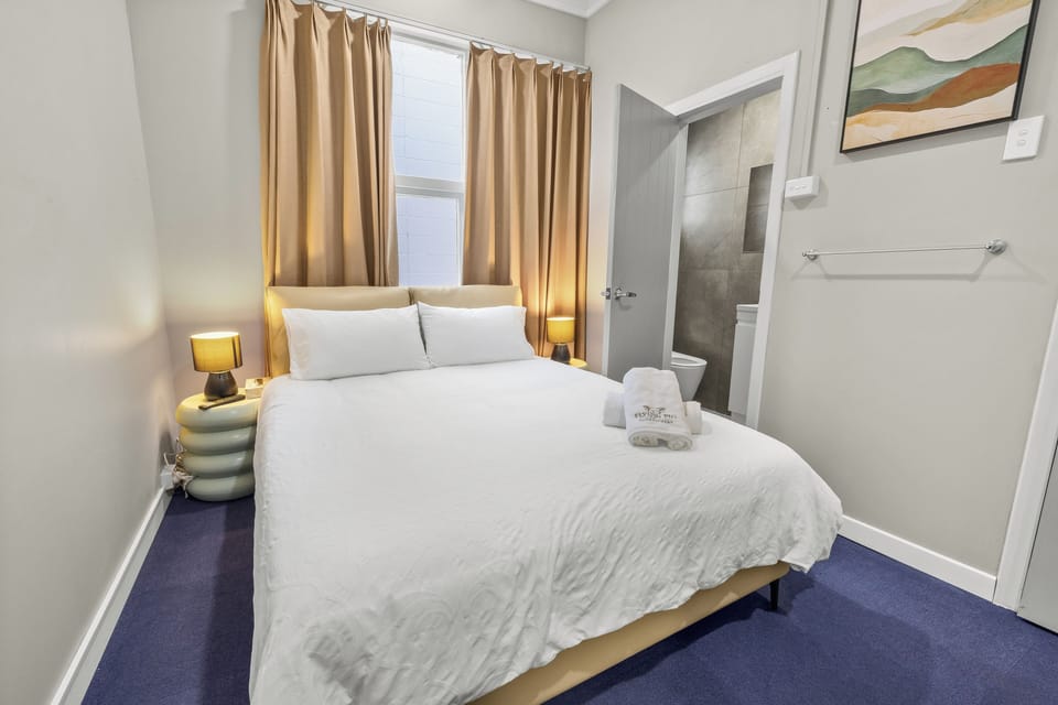Queen room with Private Bathroom, 1 Queen bed | Free WiFi, bed sheets