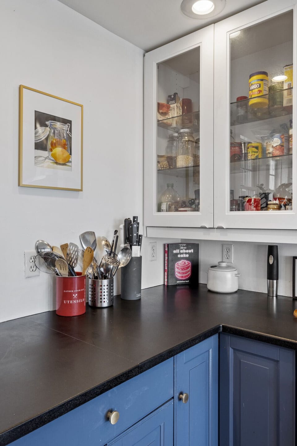 Kitchen fully stocked with the essentials so you don`t have to worry about anything