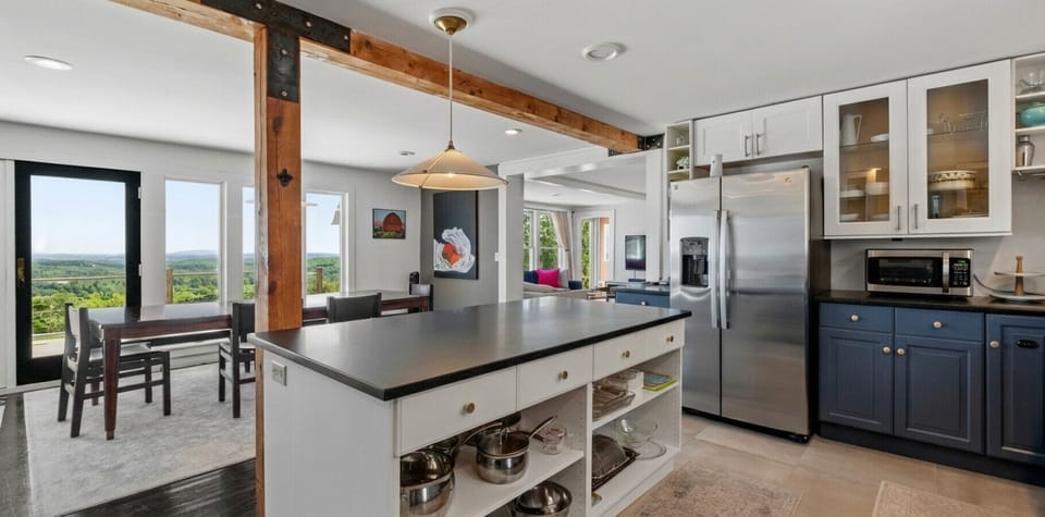 Here`s another picture of the most stunning kitchen!