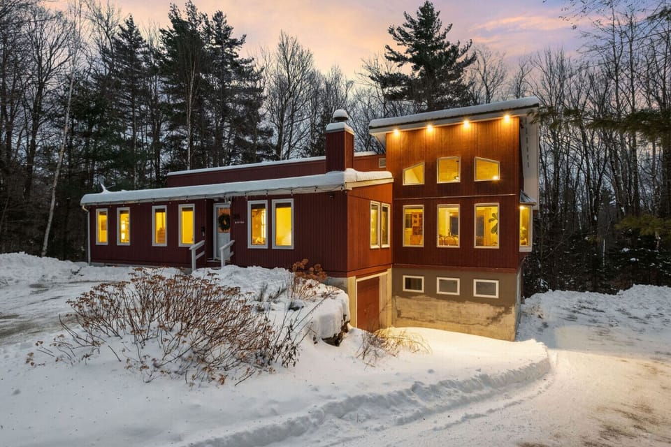 A warm and inviting home in the forest, perfect for relaxing winter escapes