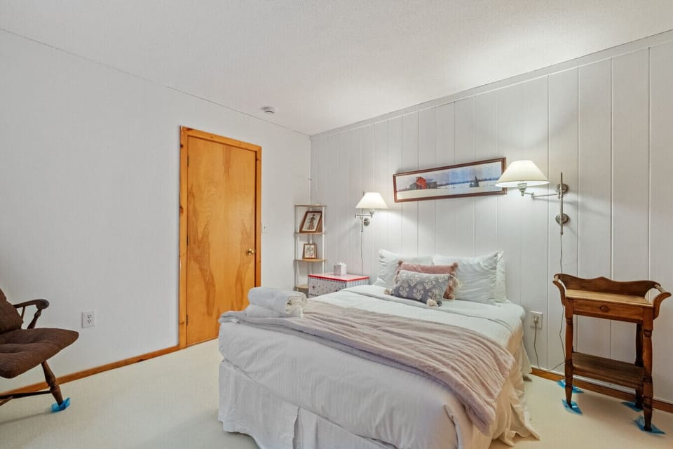 Another view of the main bedroom