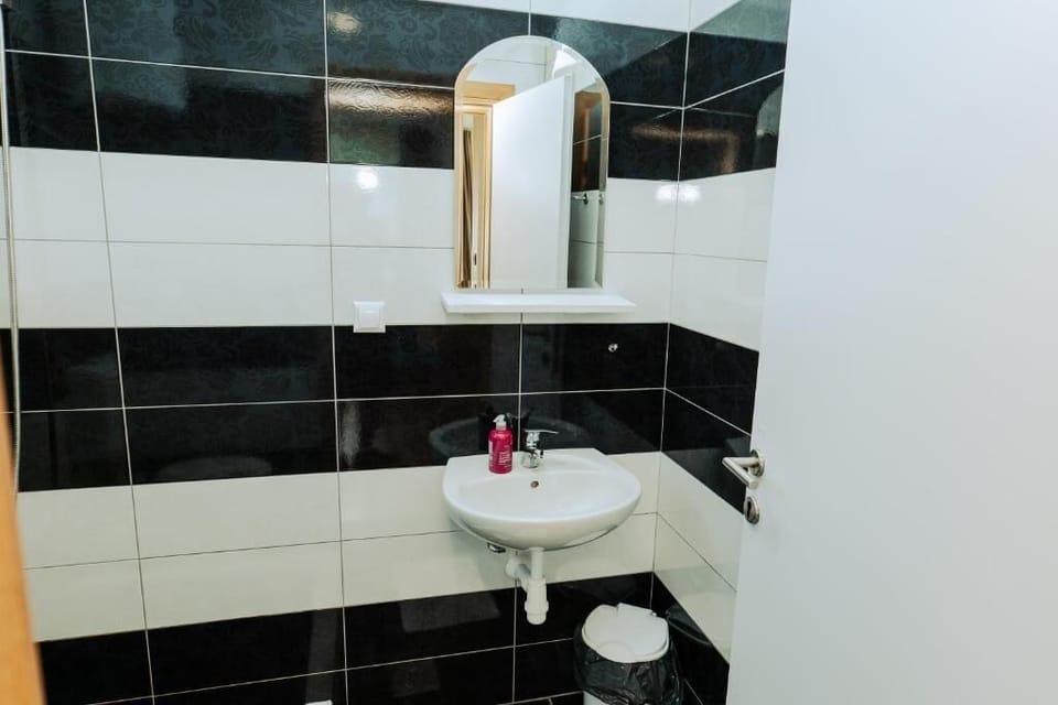 Shower, towels