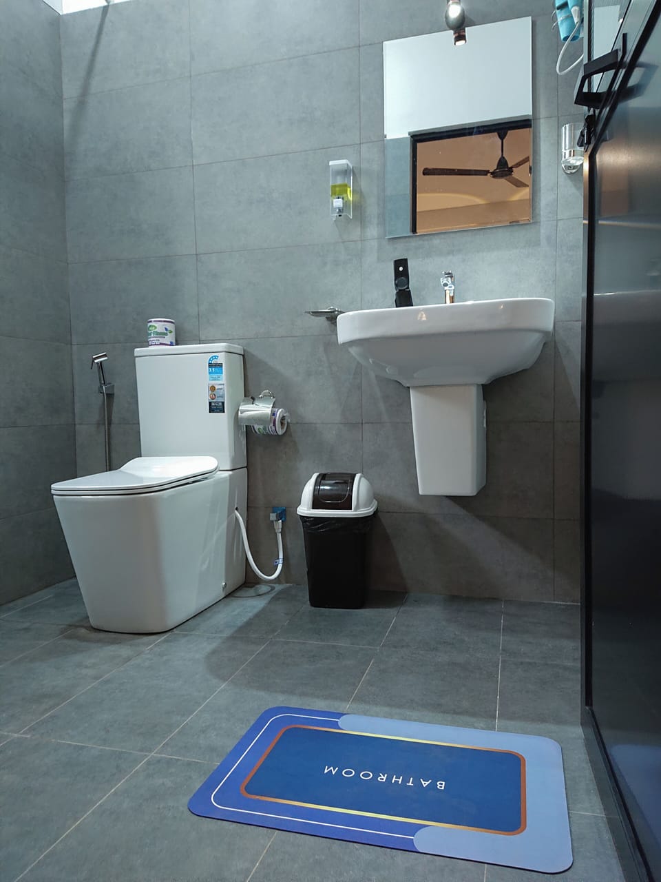 Deluxe Double Room, 1 King Bed, Balcony, Courtyard View | Bathroom | Shower, hair dryer, slippers, towels