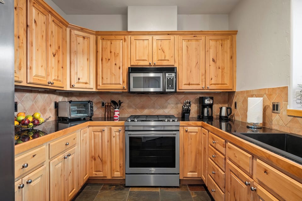 Tons of counter space for the chef in your group