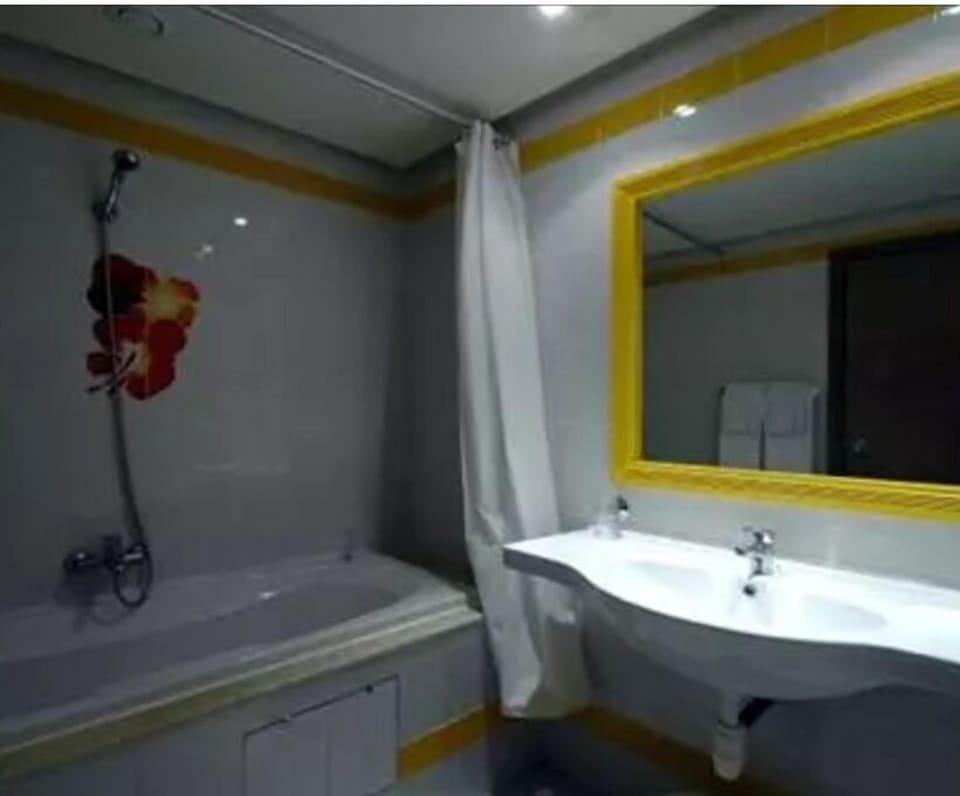 Basic Room, Balcony | Bathroom | Combined shower/tub, free toiletries, towels, soap