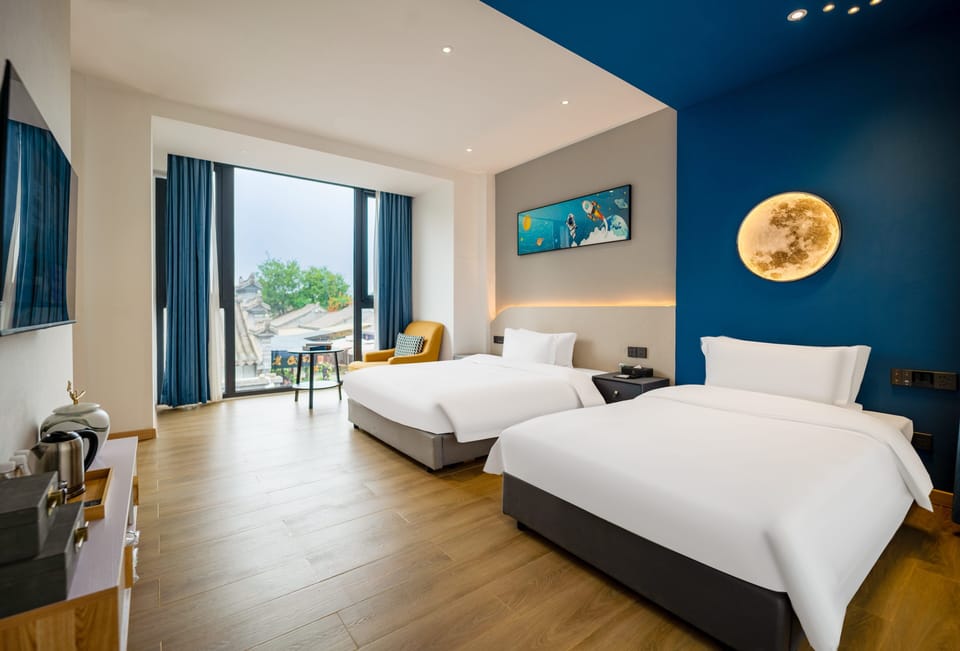 Senior Twin Room, Patio, Courtyard View | Desk, soundproofing, WiFi (free)