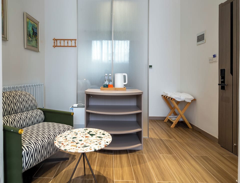 Senior Double Room, Patio, Courtyard View | Desk, soundproofing, WiFi (free)