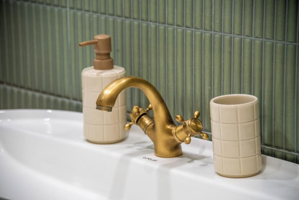 Apartment, City View | Bathroom | Shower, free toiletries, hair dryer, towels