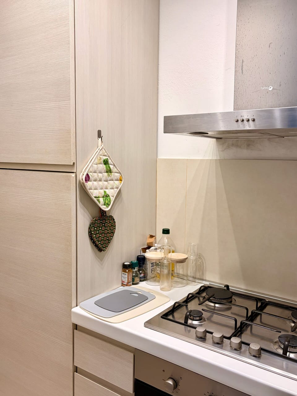 Comfort Apartment, Partial Sea View | Private kitchen | Fridge, microwave, oven, stovetop